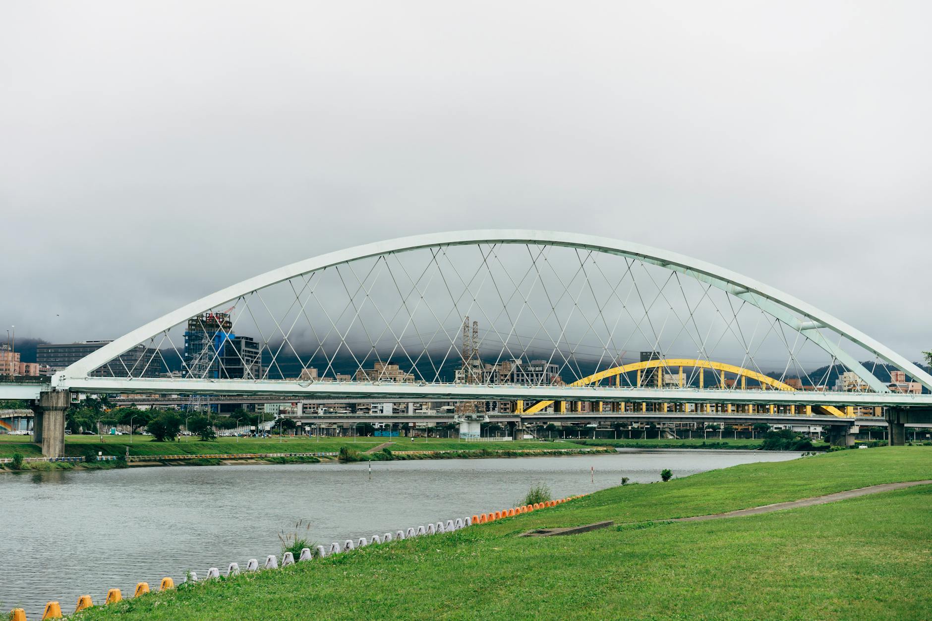 the second macarthur bridge as seen from rainbow riverside park